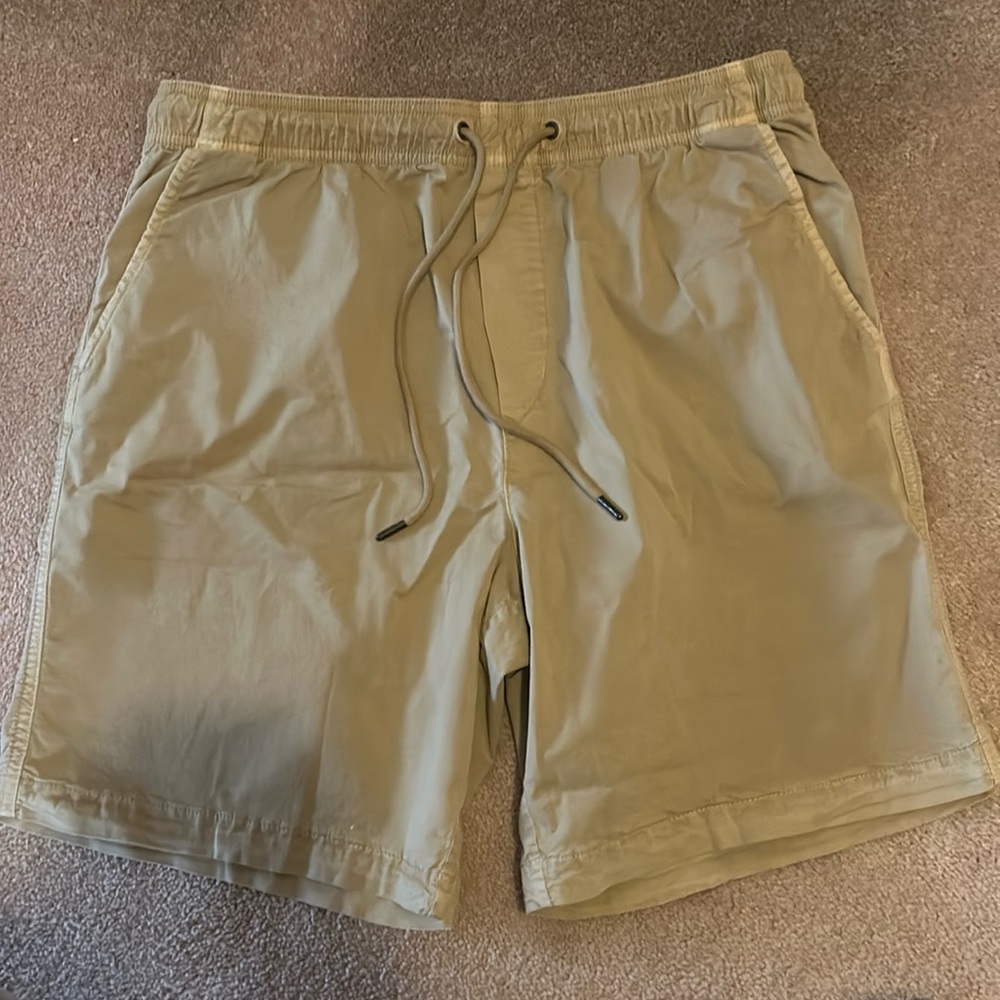American eagle khakis. Men’s Size M. Khaki color. Brand new with tags